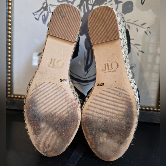 Jennifer Lopez Black and Gold Wedge Sandals - Picture 8 of 9